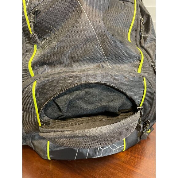 Spiderwire Fishing Tacklebox Backpack - Great Condition! - Picture 3 of 12
